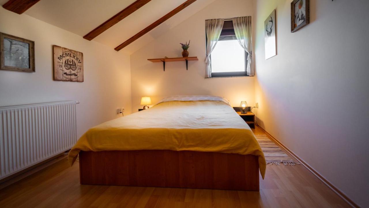 Specious Apartment Manitu In Forest Countryside Fuzine Luaran gambar